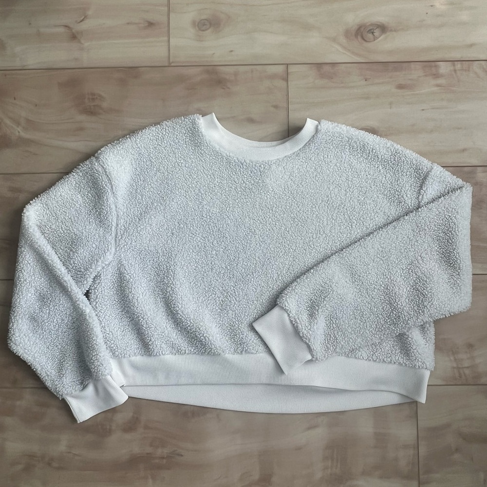 White fuzzy crop sweatshirt